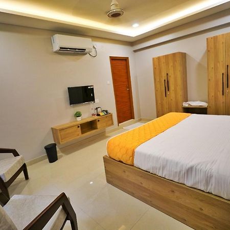 Hotel Ceasta, Beside Us Consulate Hyderabad, Gachibowli Gundipet Exterior foto