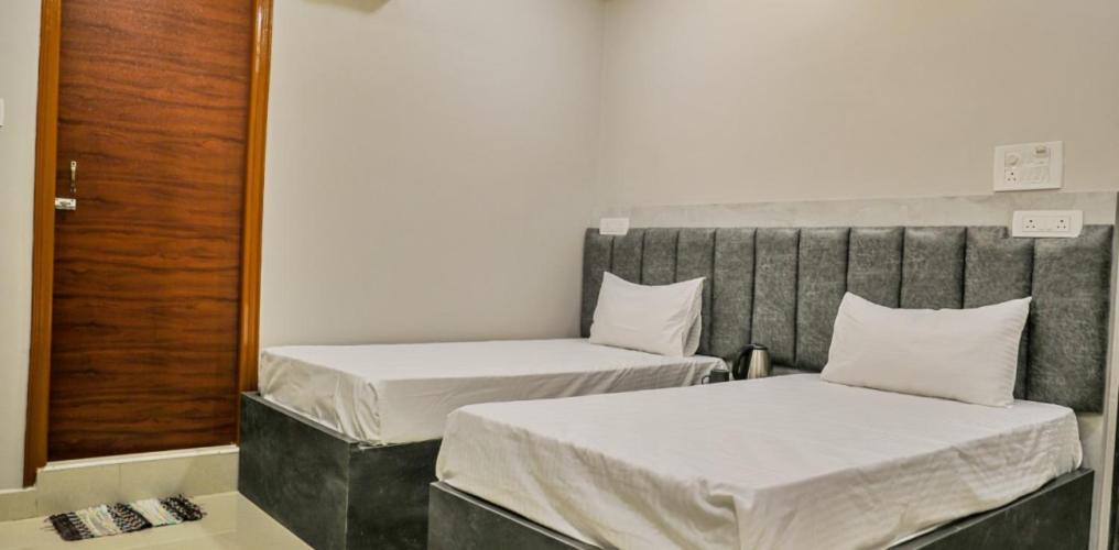 Hotel Ceasta, Beside Us Consulate Hyderabad, Gachibowli Gundipet Exterior foto