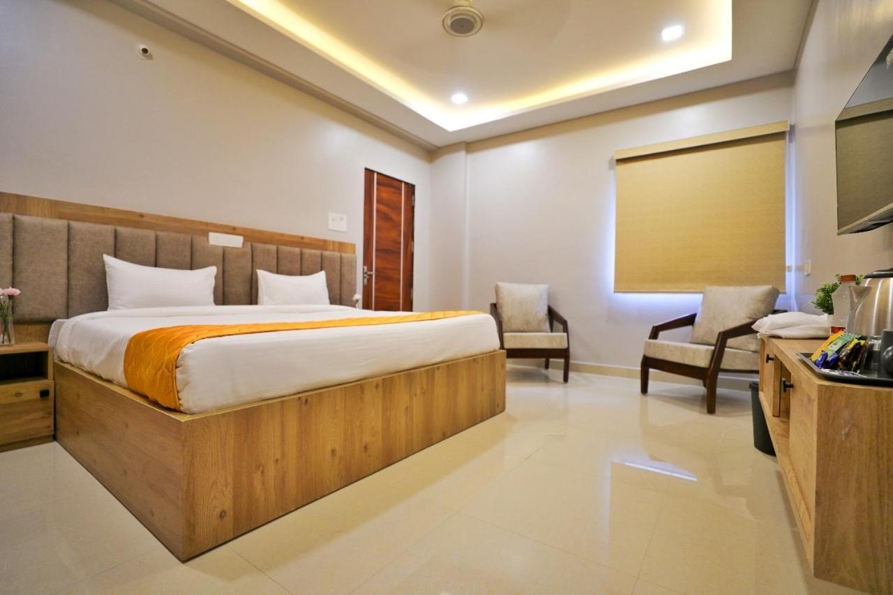 Hotel Ceasta, Beside Us Consulate Hyderabad, Gachibowli Gundipet Exterior foto