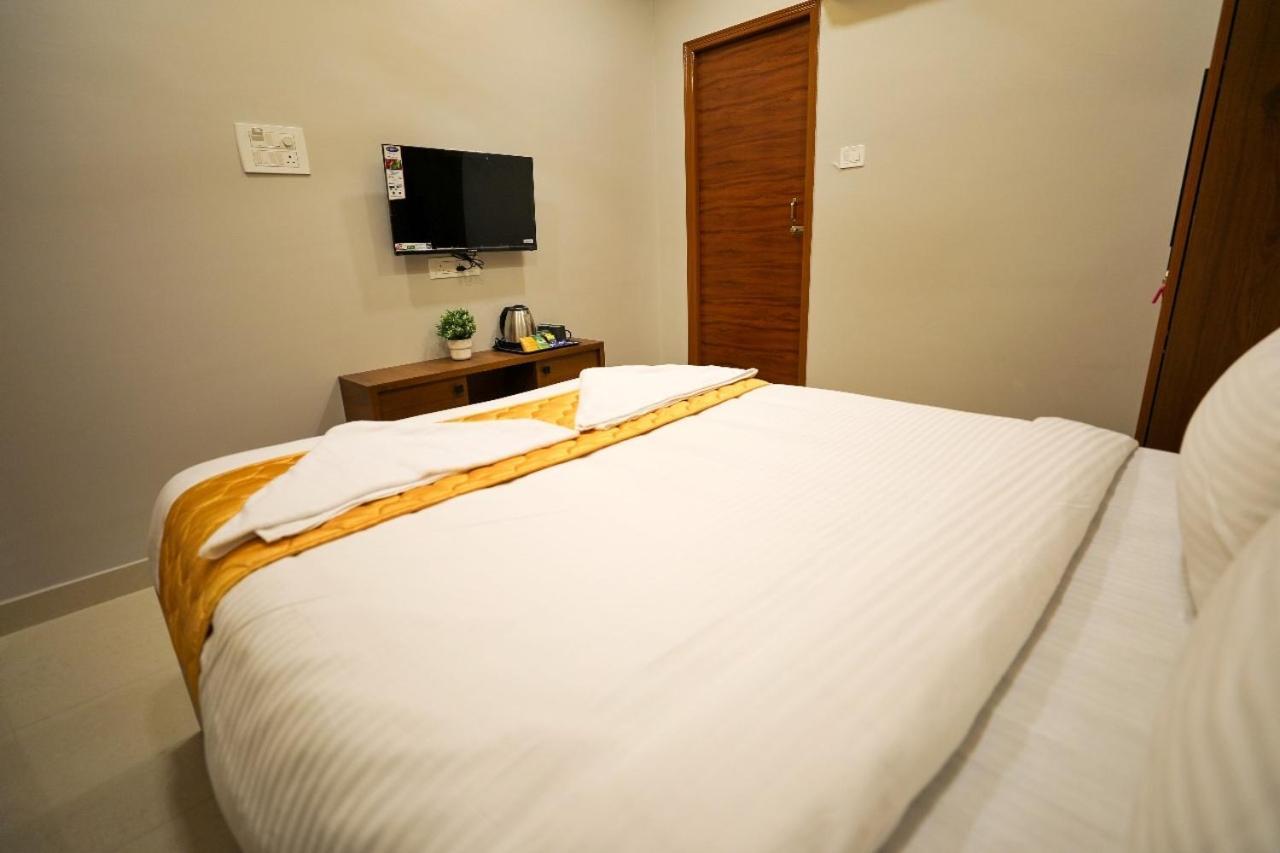 Hotel Ceasta, Beside Us Consulate Hyderabad, Gachibowli Gundipet Exterior foto