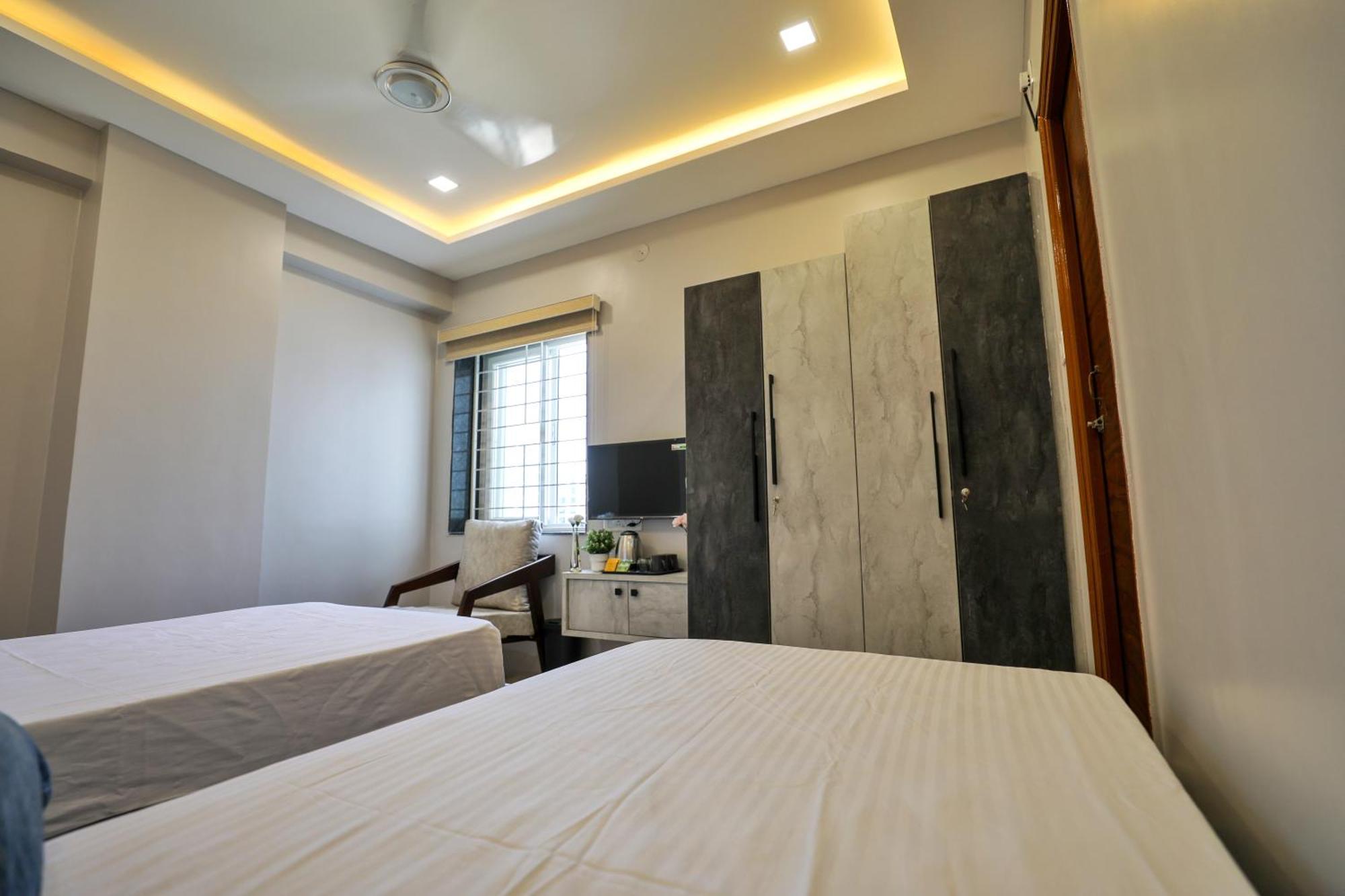 Hotel Ceasta, Beside Us Consulate Hyderabad, Gachibowli Gundipet Exterior foto